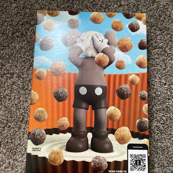 Kaws Reese‘s puff cereal - Picture 3 of 7